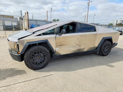 Tesla CYBERTRUCK 2024