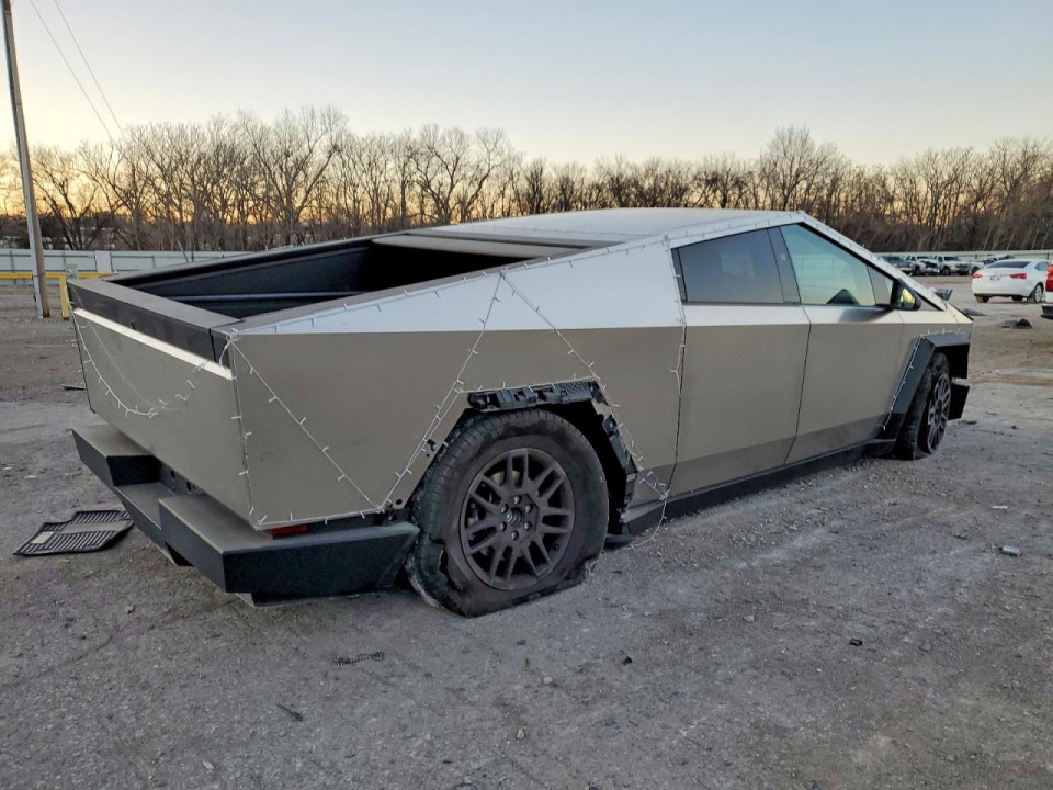 Tesla CYBERTRUCK 2025 — Copart