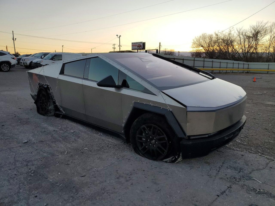 Tesla CYBERTRUCK 2025 — Copart