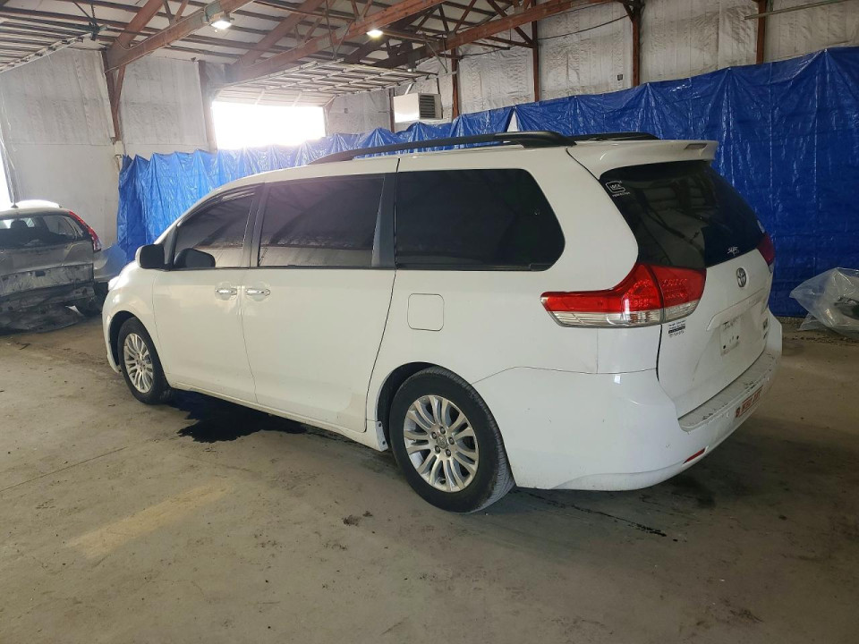 Toyota SIENNA XLE 7-PASSENGER AUTO ACCESS SEAT 2011 — Copart