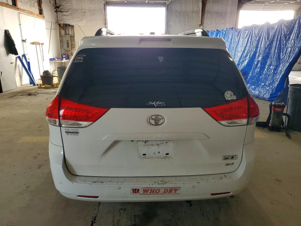 Toyota SIENNA XLE 7-PASSENGER AUTO ACCESS SEAT 2011 — Copart