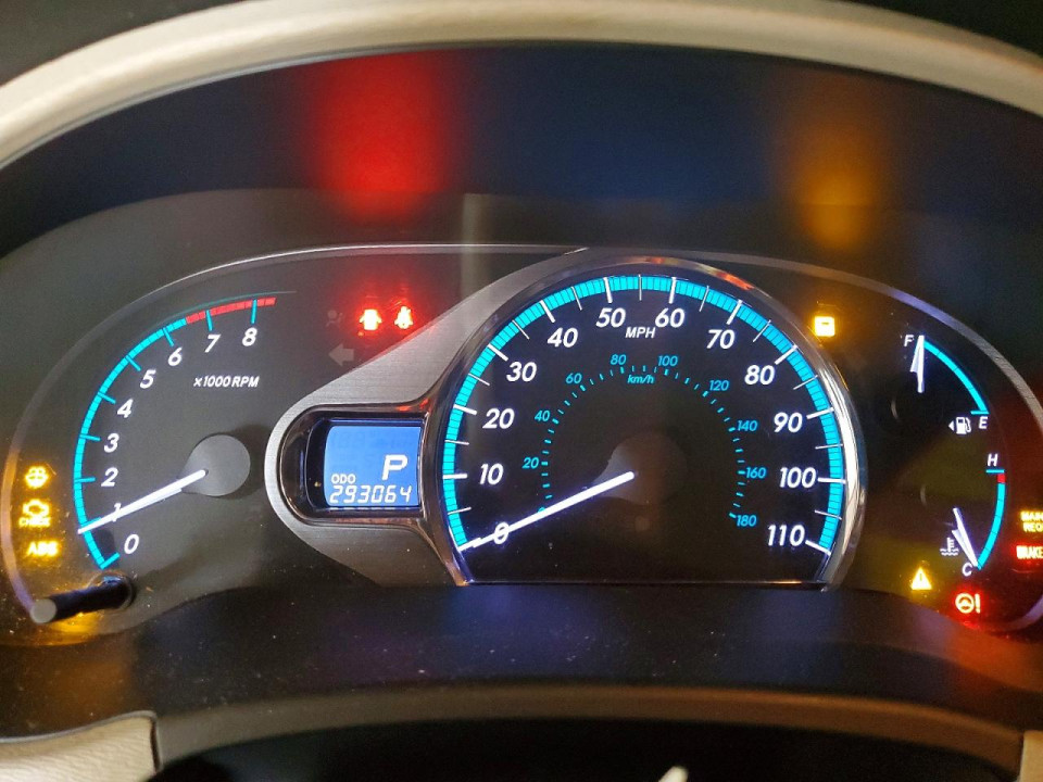 Toyota SIENNA XLE 7-PASSENGER AUTO ACCESS SEAT 2011 — Copart