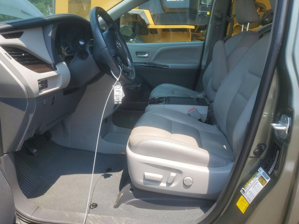 Toyota SIENNA XLE 7-PASSENGER AUTO ACCESS SEAT 2020 — Copart