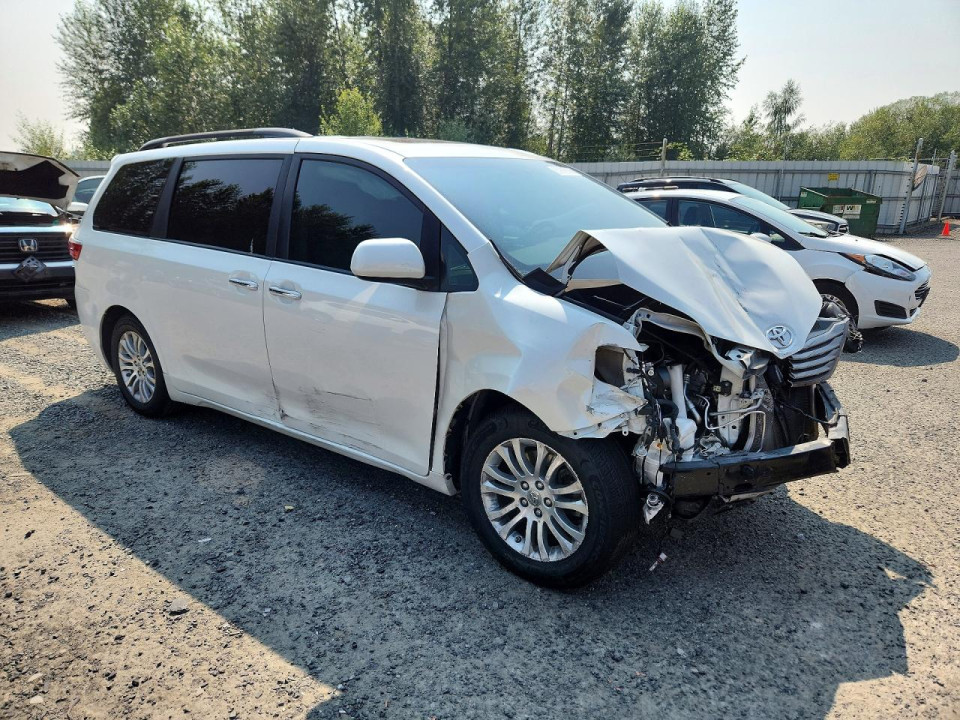 Toyota SIENNA XLE 8-PASSENGER 2015 — Copart