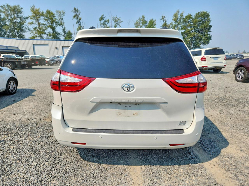Toyota SIENNA XLE 8-PASSENGER 2015 — Copart