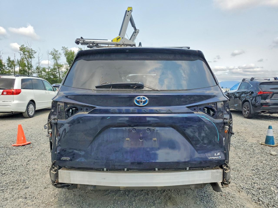 Toyota SIENNA LE 2024 — Copart
