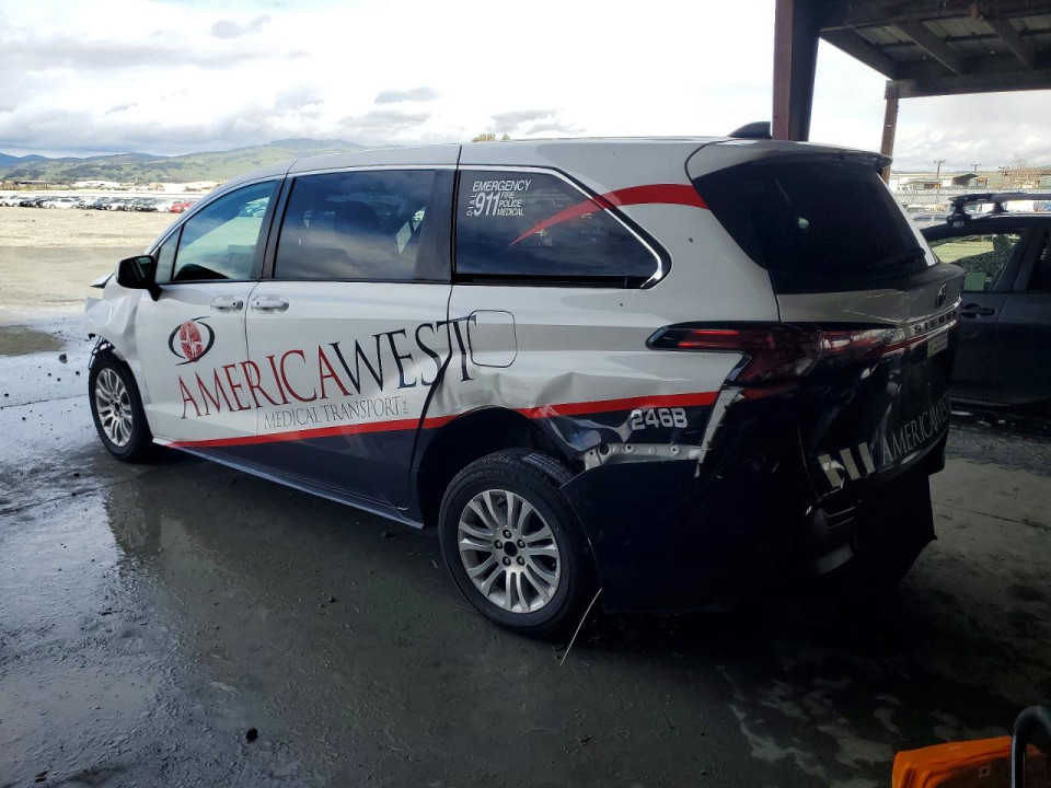 Toyota SIENNA LE 2021 — Copart