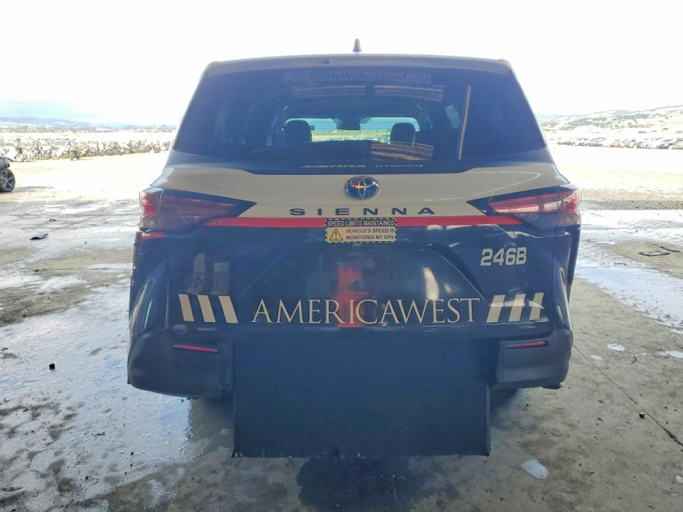 Toyota SIENNA LE 2021 — Copart