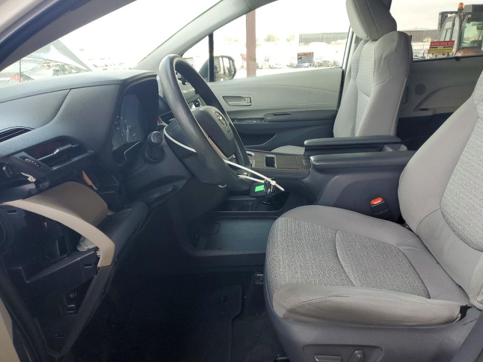 Toyota SIENNA LE 2021 — Copart