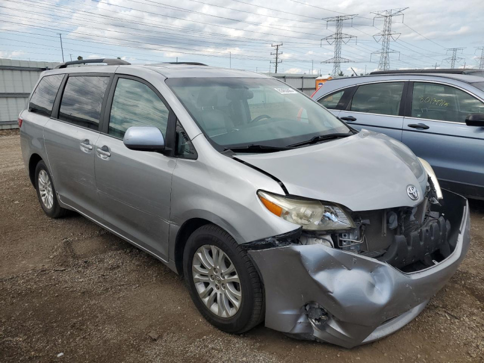 Toyota SIENNA XLE 2015 — Copart