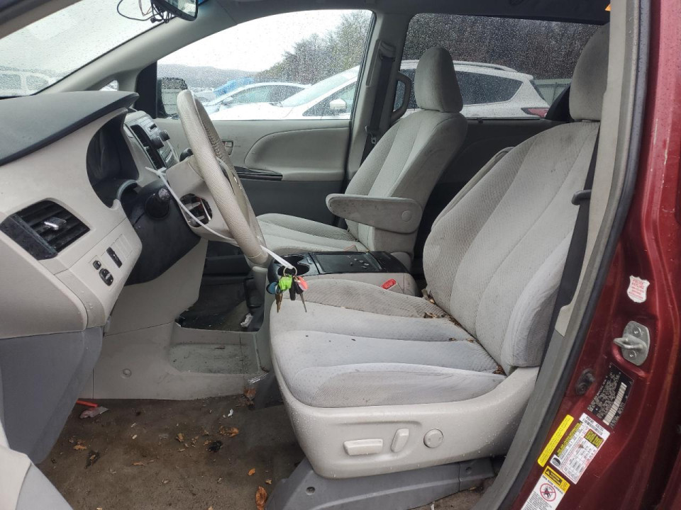 Toyota SIENNA LE 2013 — Copart