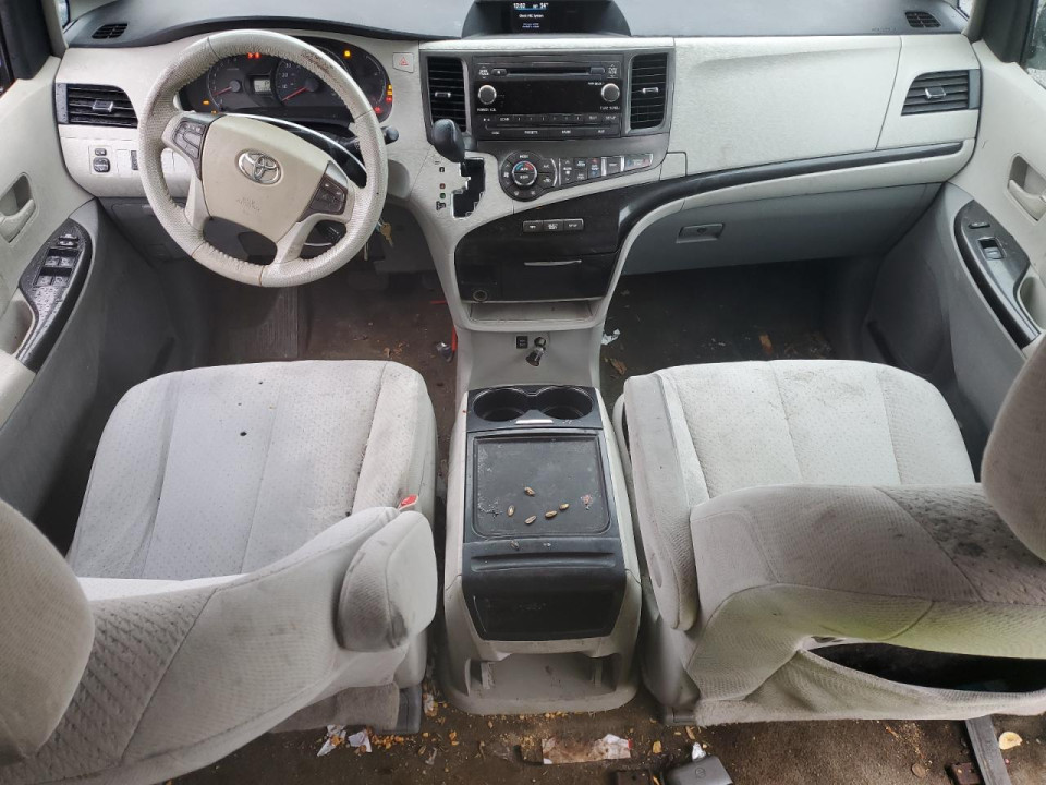 Toyota SIENNA LE 2013 — Copart