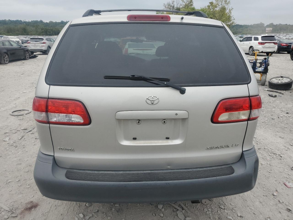 Toyota SIENNA LE 2002 — Copart