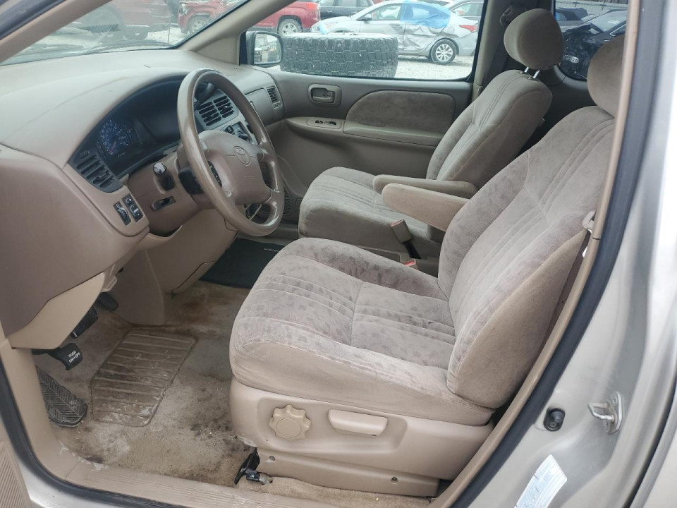 Toyota SIENNA LE 2002 — Copart