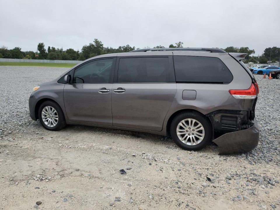 Toyota SIENNA XLE 2014 — Copart
