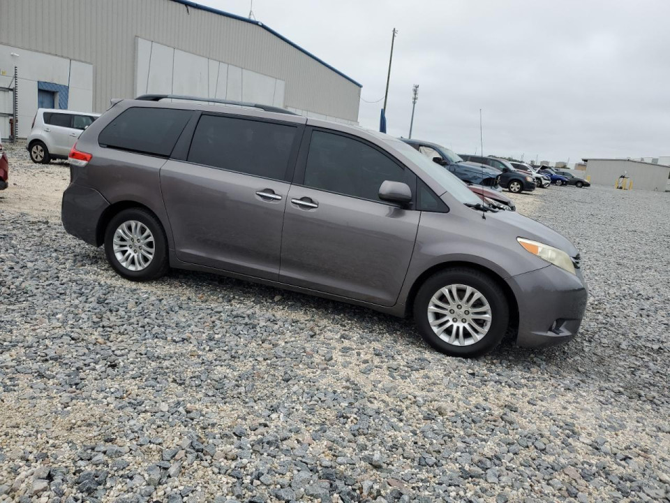 Toyota SIENNA XLE 2014 — Copart