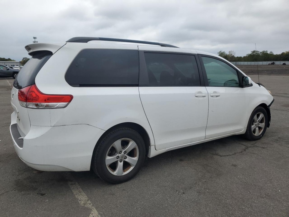 Toyota SIENNA LE 2014 — Copart