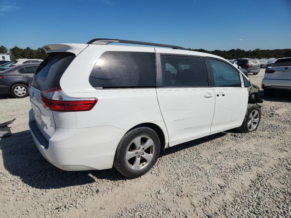 Toyota SIENNA LE 2015 — Copart