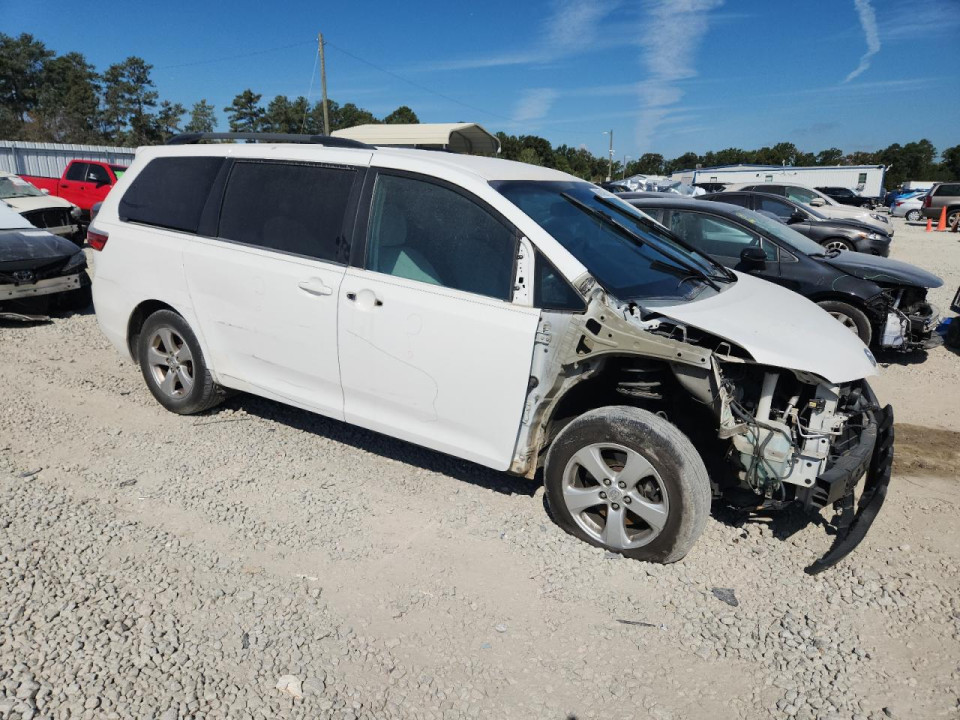 Toyota SIENNA LE 2015 — Copart