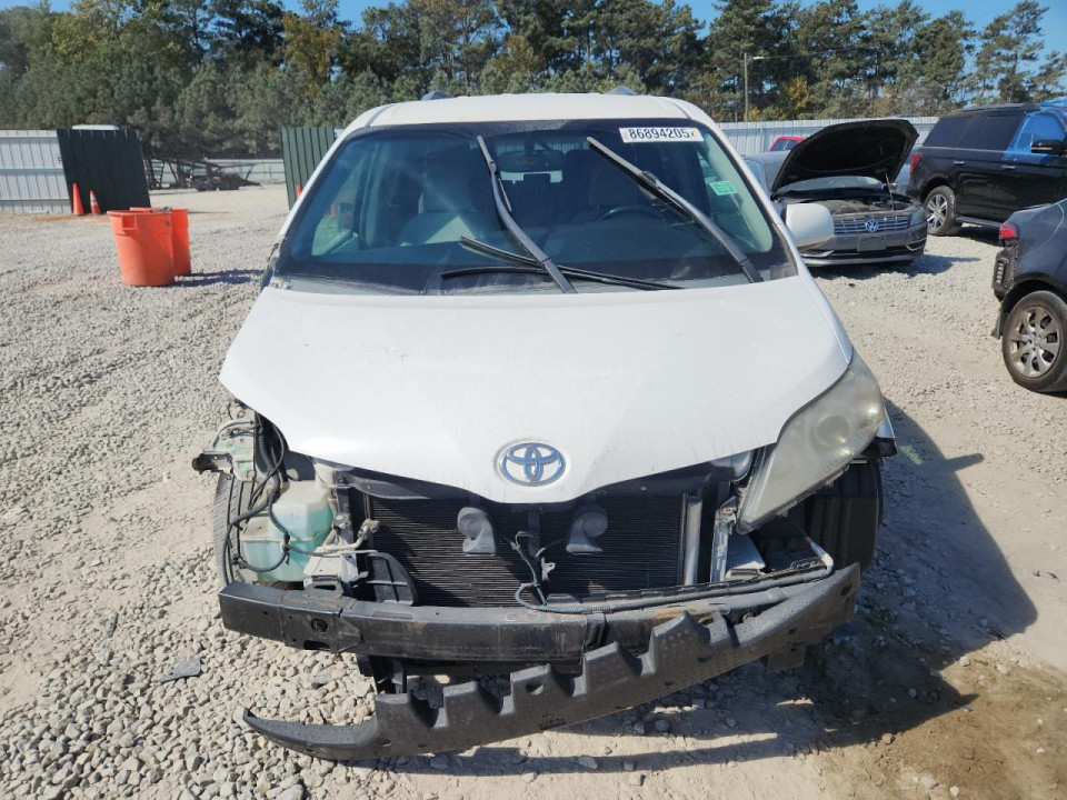 Toyota SIENNA LE 2015 — Copart