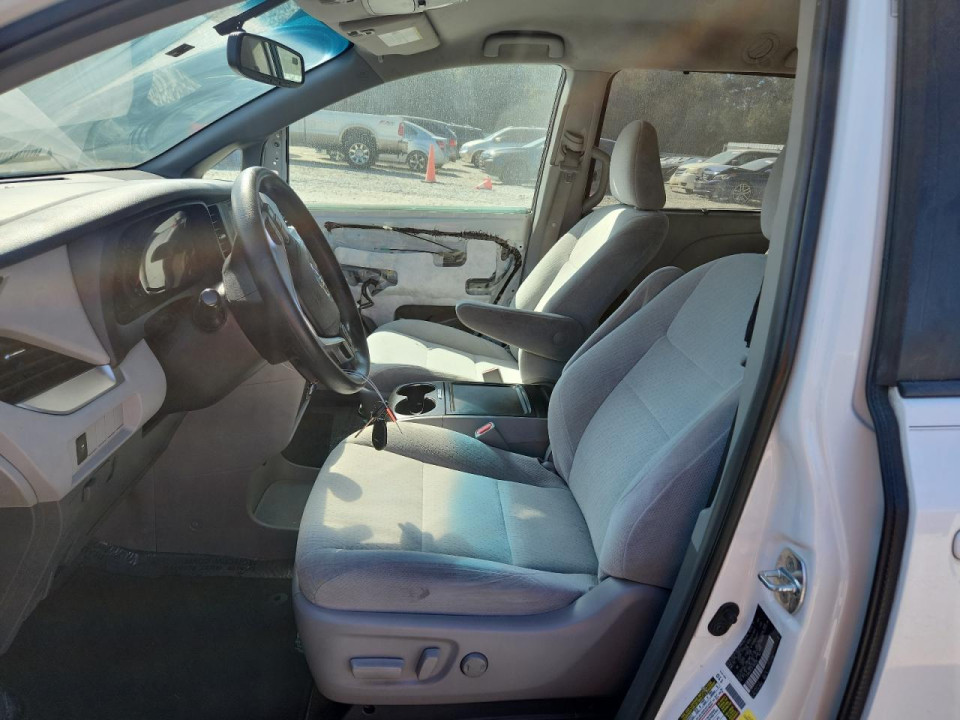 Toyota SIENNA LE 2015 — Copart