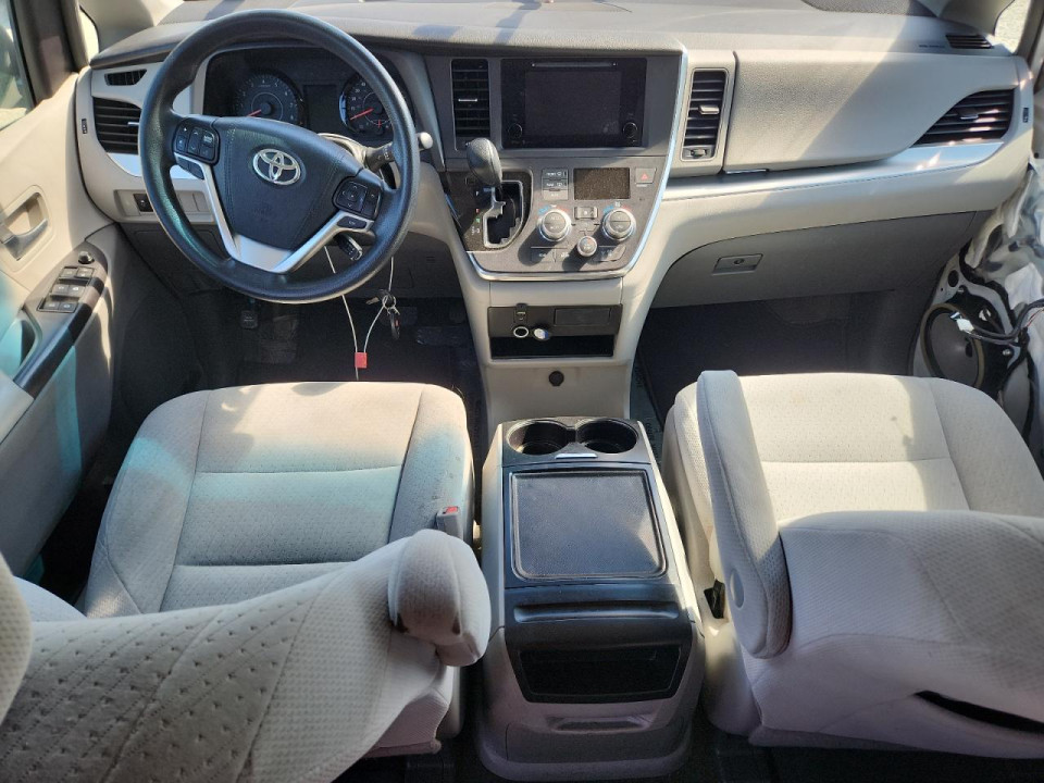 Toyota SIENNA LE 2015 — Copart