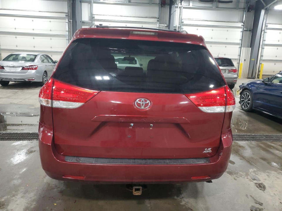 Toyota SIENNA LE 2011 — Copart