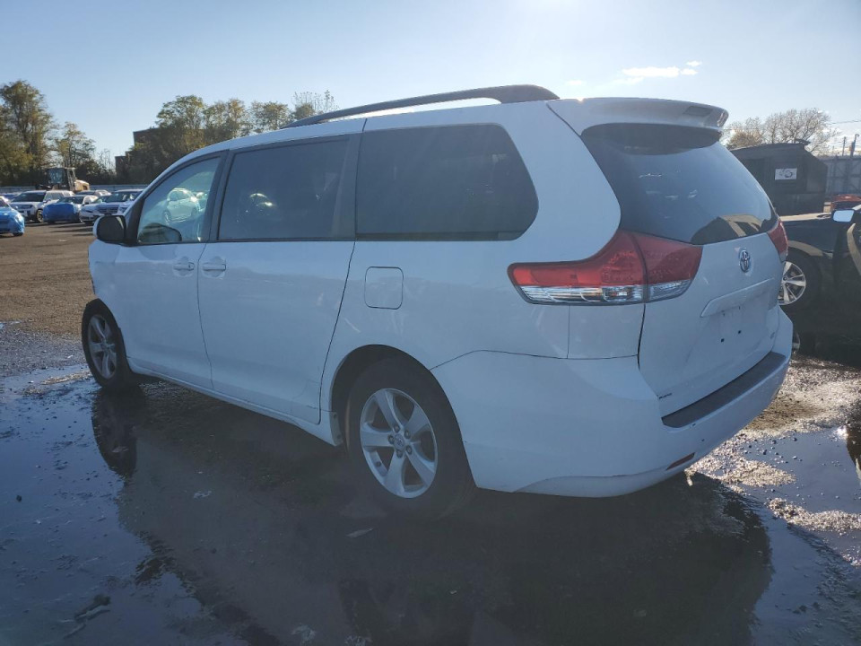 Toyota SIENNA LE 2013 — Copart