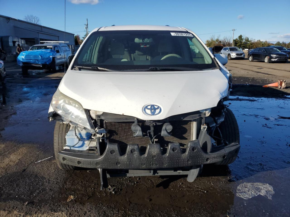 Toyota SIENNA LE 2013 — Copart