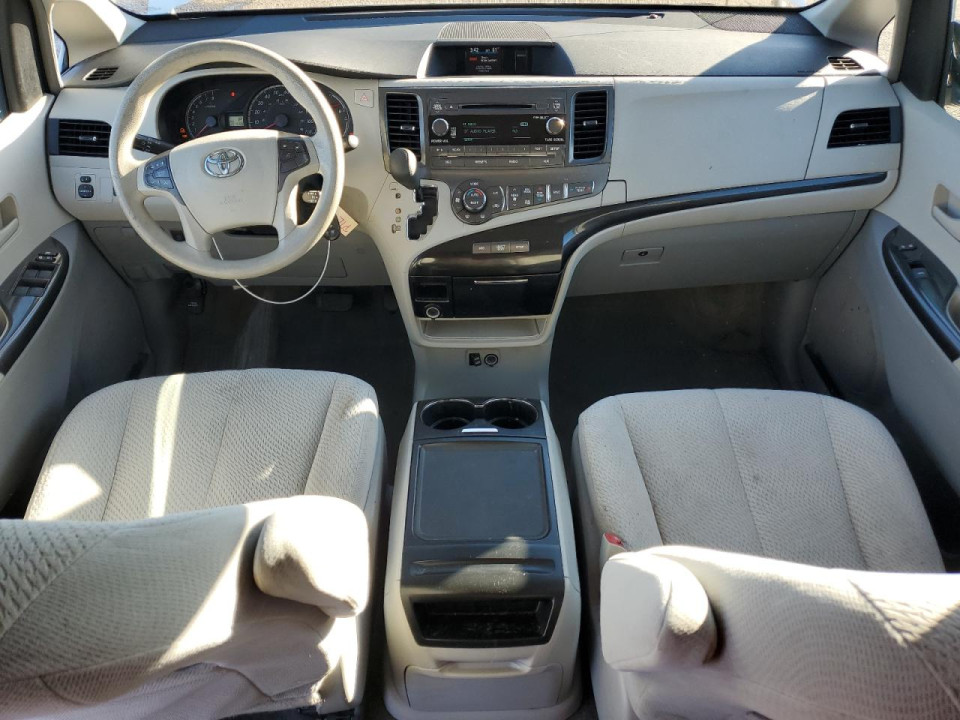 Toyota SIENNA LE 2013 — Copart