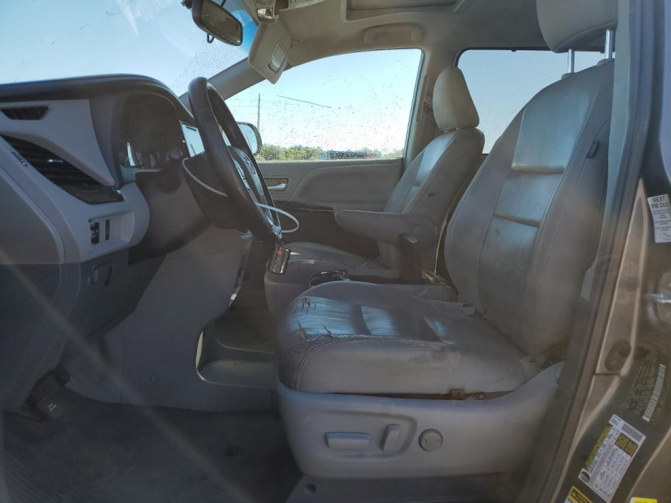 Toyota SIENNA XLE 2015 — Copart