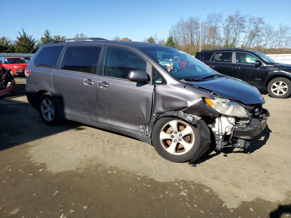 Toyota SIENNA LE 2011 — Copart