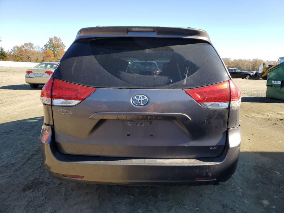 Toyota SIENNA LE 2011 — Copart