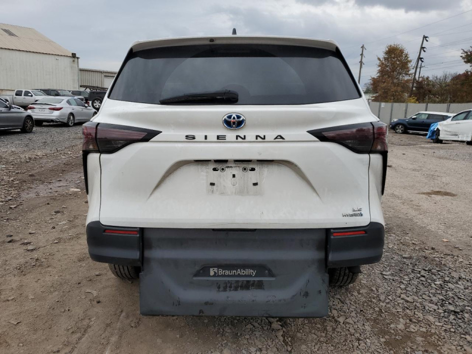 Toyota SIENNA LE 2024 — Copart