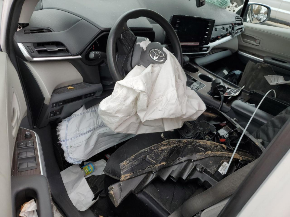 Toyota SIENNA LE 2024 — Copart
