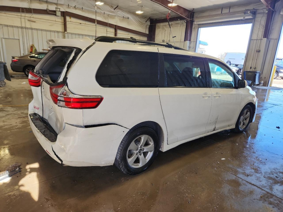 Toyota SIENNA LE 2018 — Copart