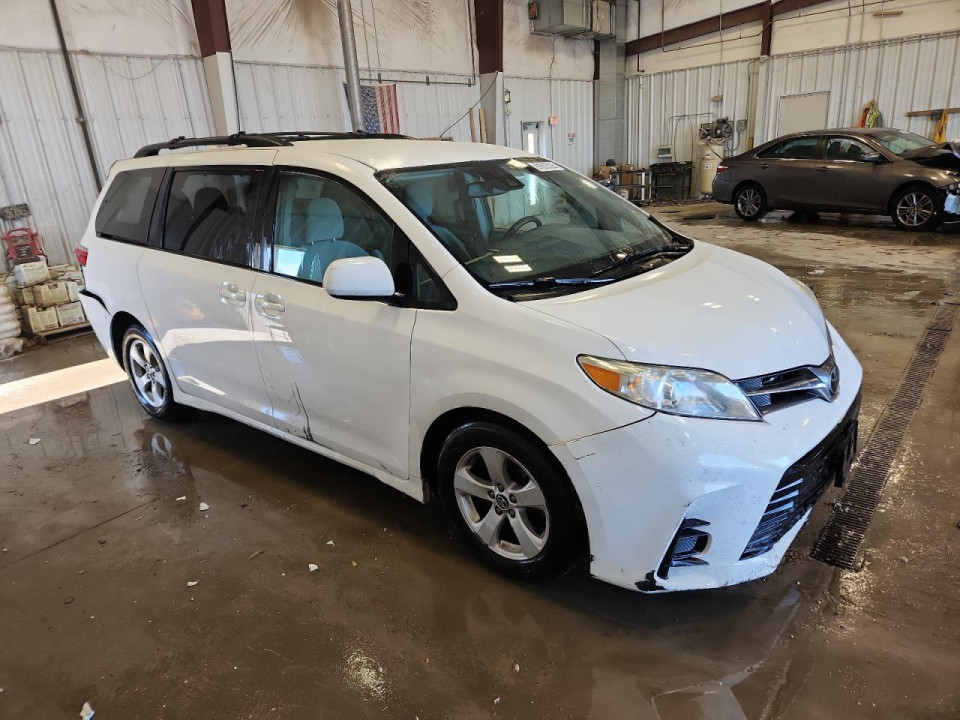 Toyota SIENNA LE 2018 — Copart