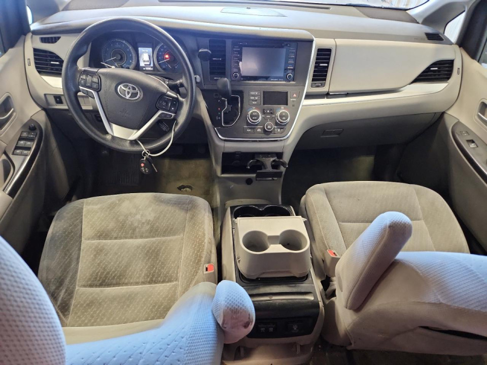 Toyota SIENNA LE 2018 — Copart