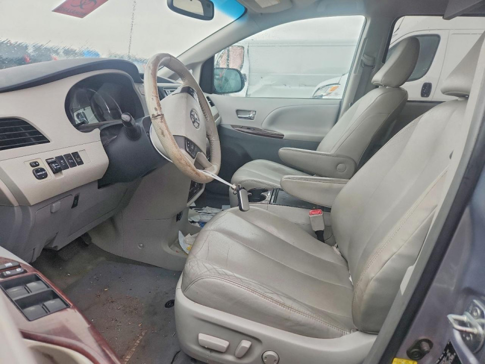 Toyota SIENNA XLE 2013 — Copart