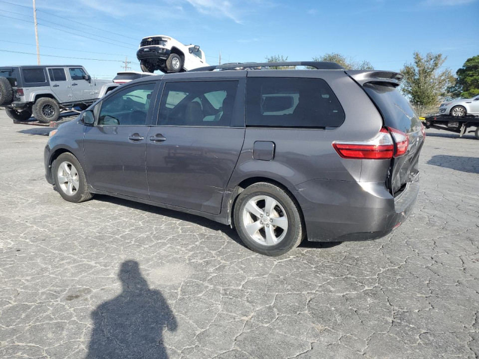 Toyota SIENNA LE 2015 — Copart