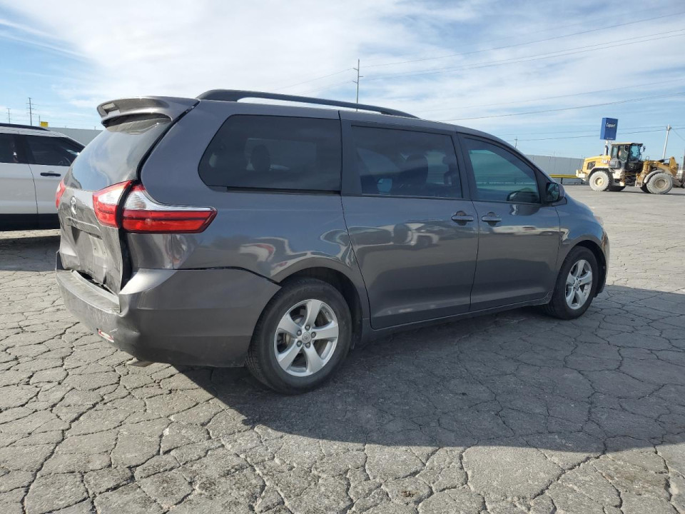 Toyota SIENNA LE 2015 — Copart