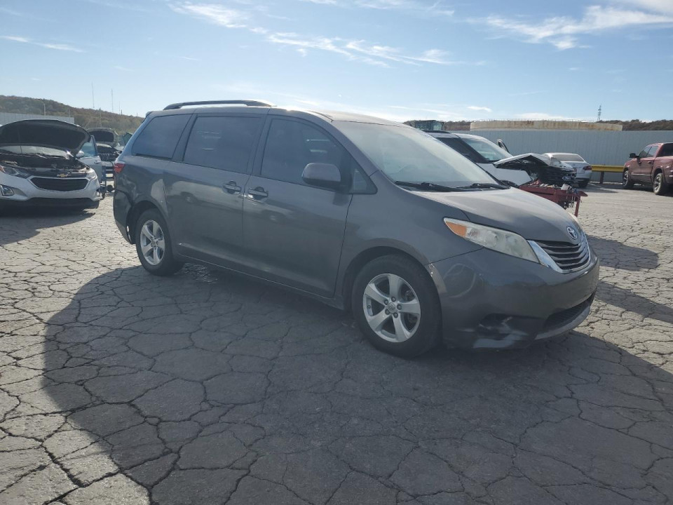 Toyota SIENNA LE 2015 — Copart