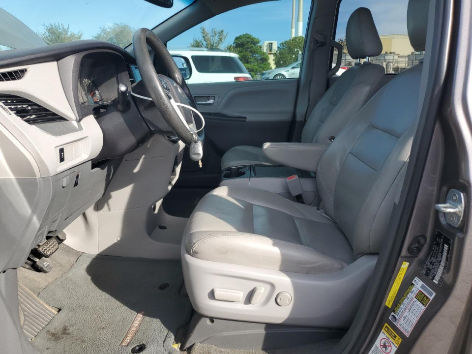 Toyota SIENNA LE 2015 — Copart