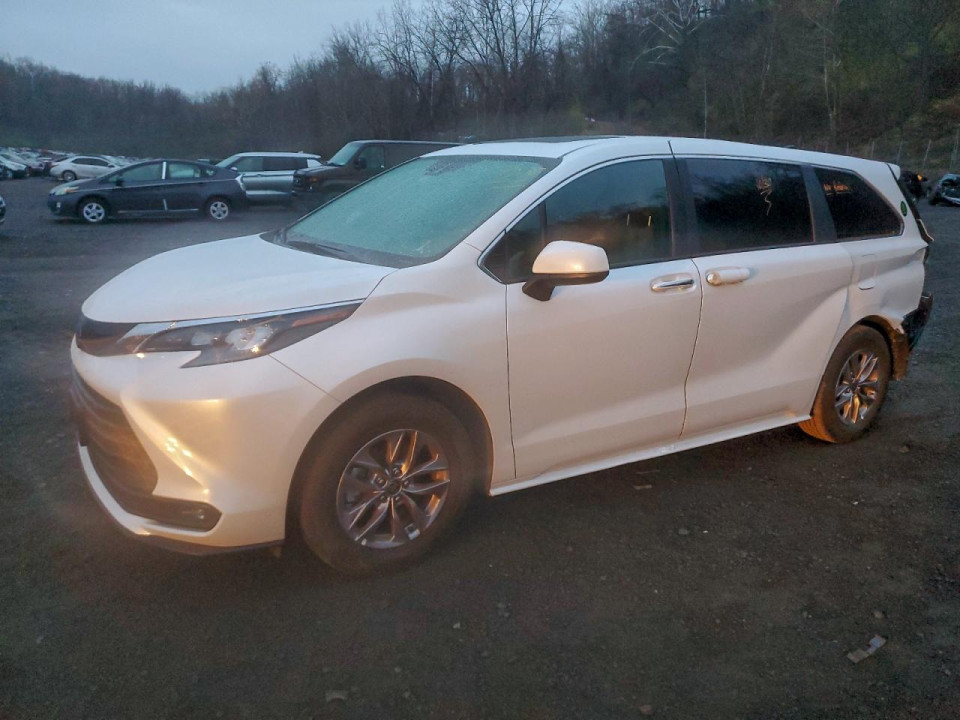 Toyota SIENNA XLE 2025 — Copart