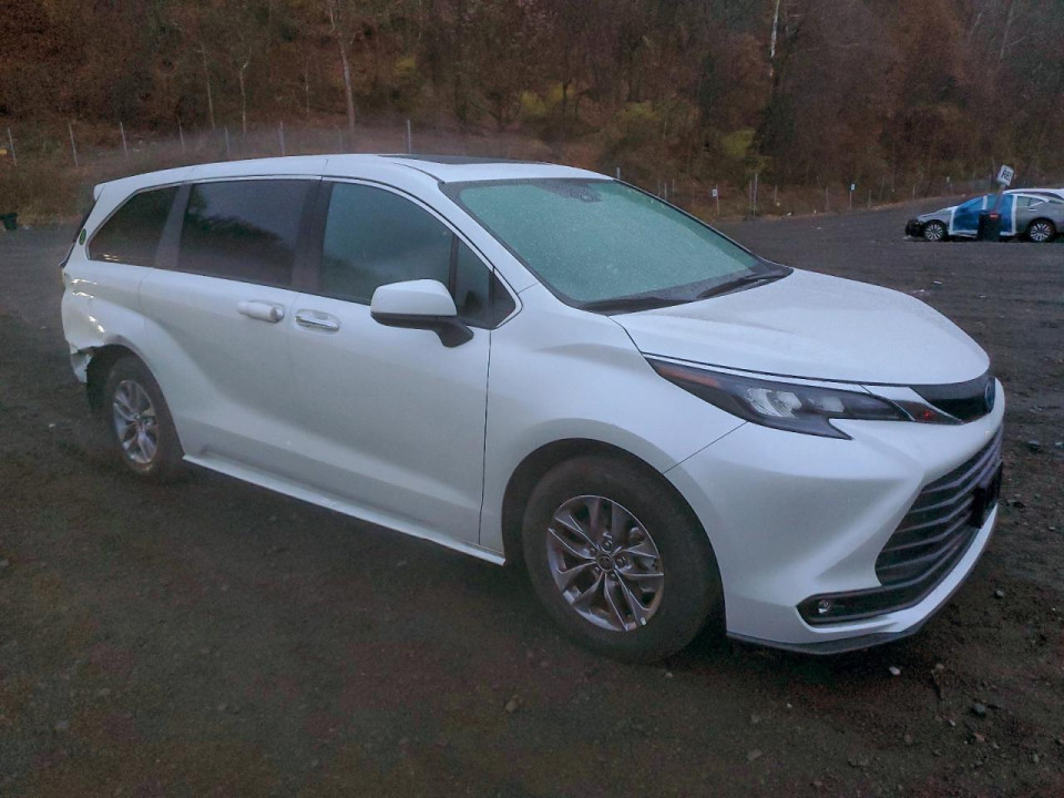Toyota SIENNA XLE 2025 — Copart
