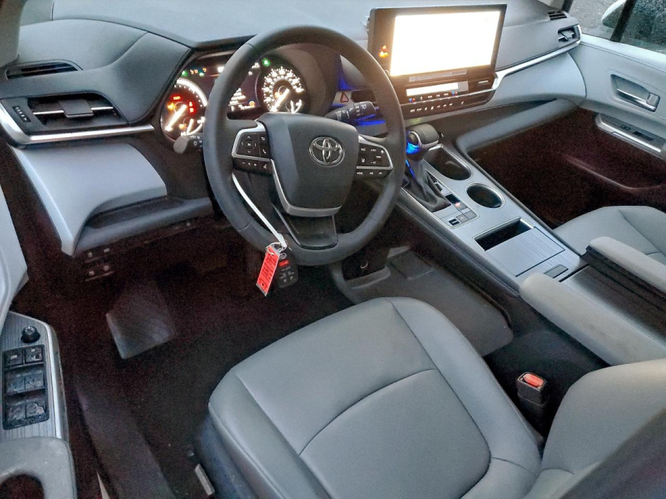Toyota SIENNA XLE 2025 — Copart