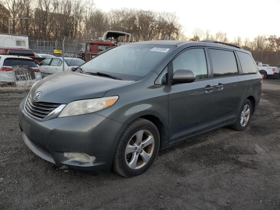Toyota SIENNA 2013 — Copart