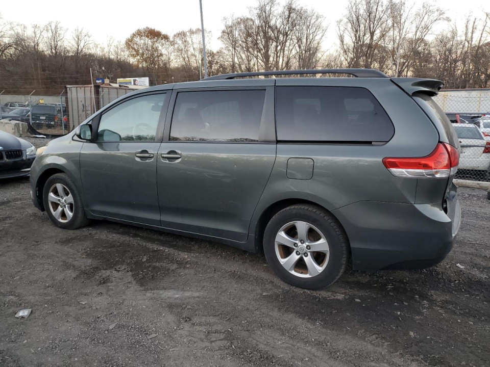 Toyota SIENNA 2013 — Copart