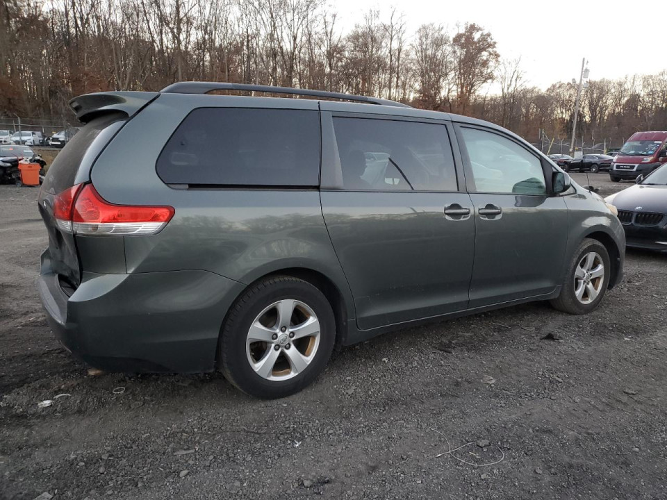 Toyota SIENNA 2013 — Copart