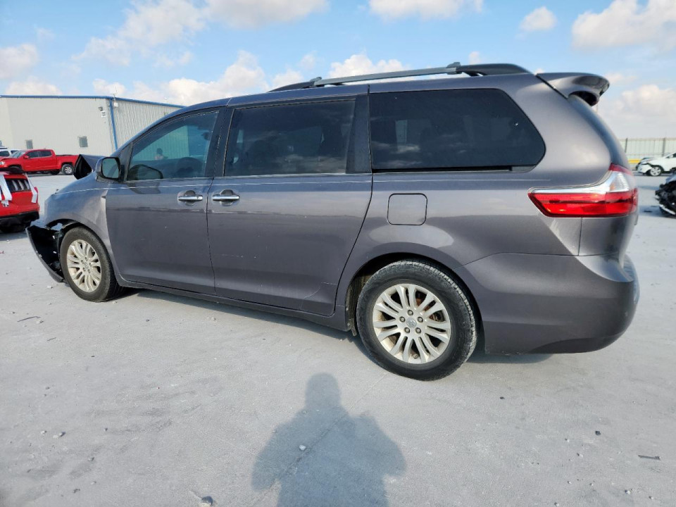 Toyota SIENNA XLE 2016 — Copart